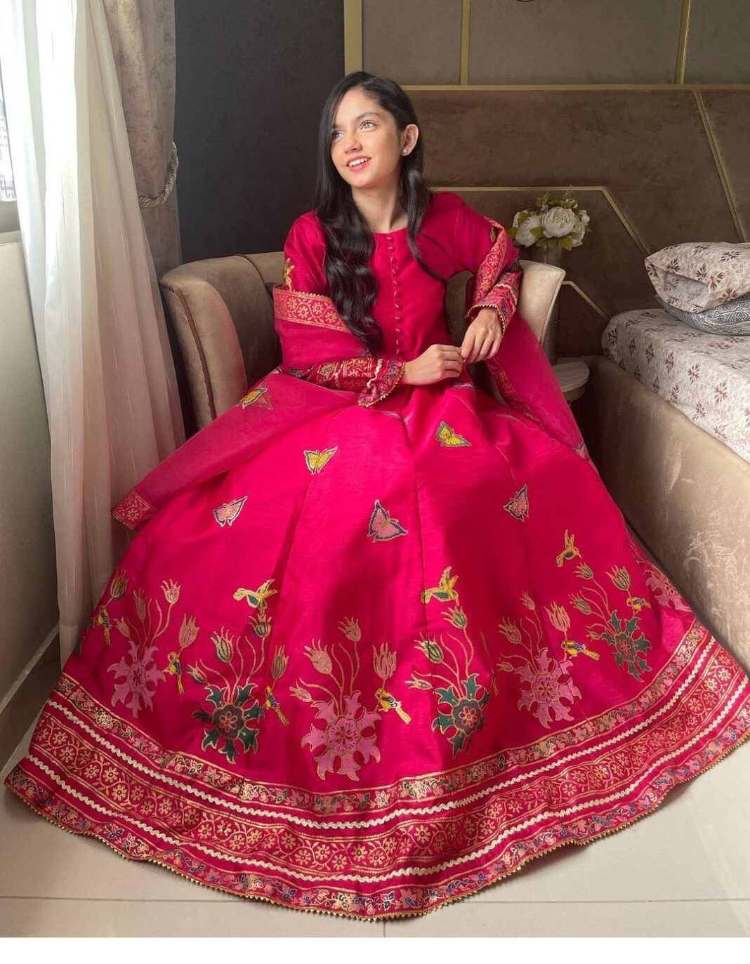 Aina Asif Biography Age, Family & Dramas List - Explore It Beyond