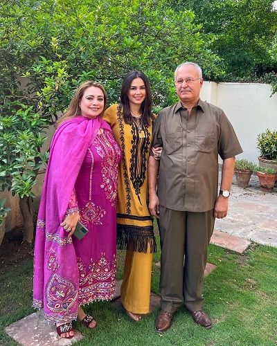 Mahenur Haider family picture