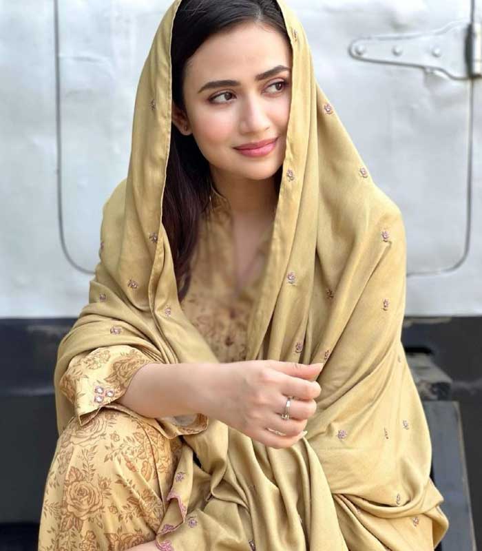 Sana Javed picture