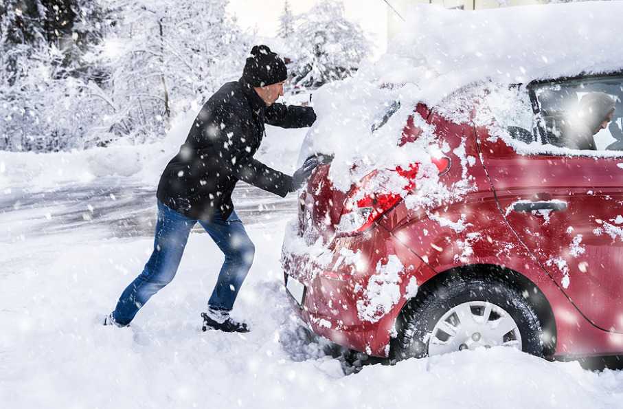 How to Stay Safe if Your Car is Stuck in Snow