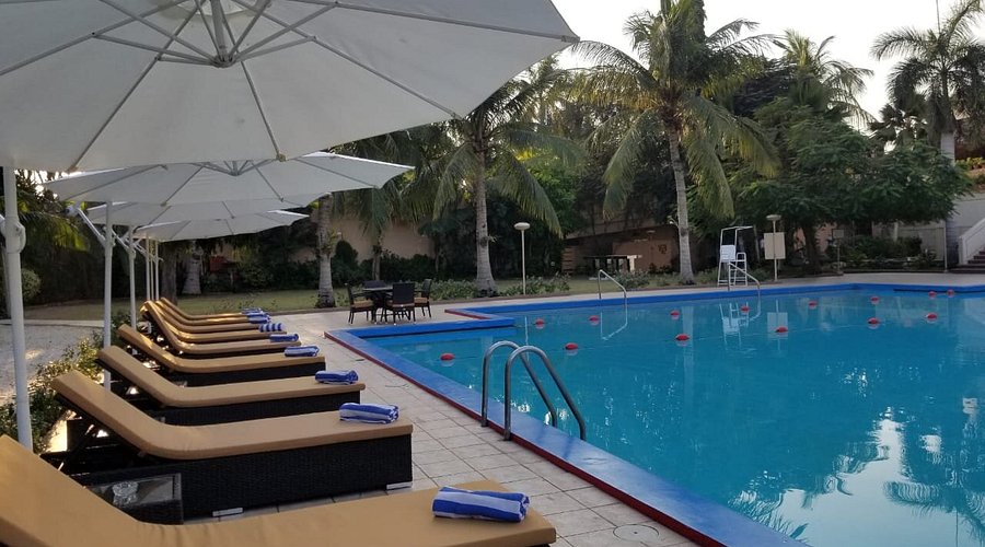 Avari towers swimming pool